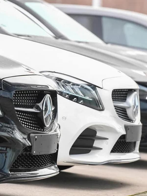 car-sourcing-img